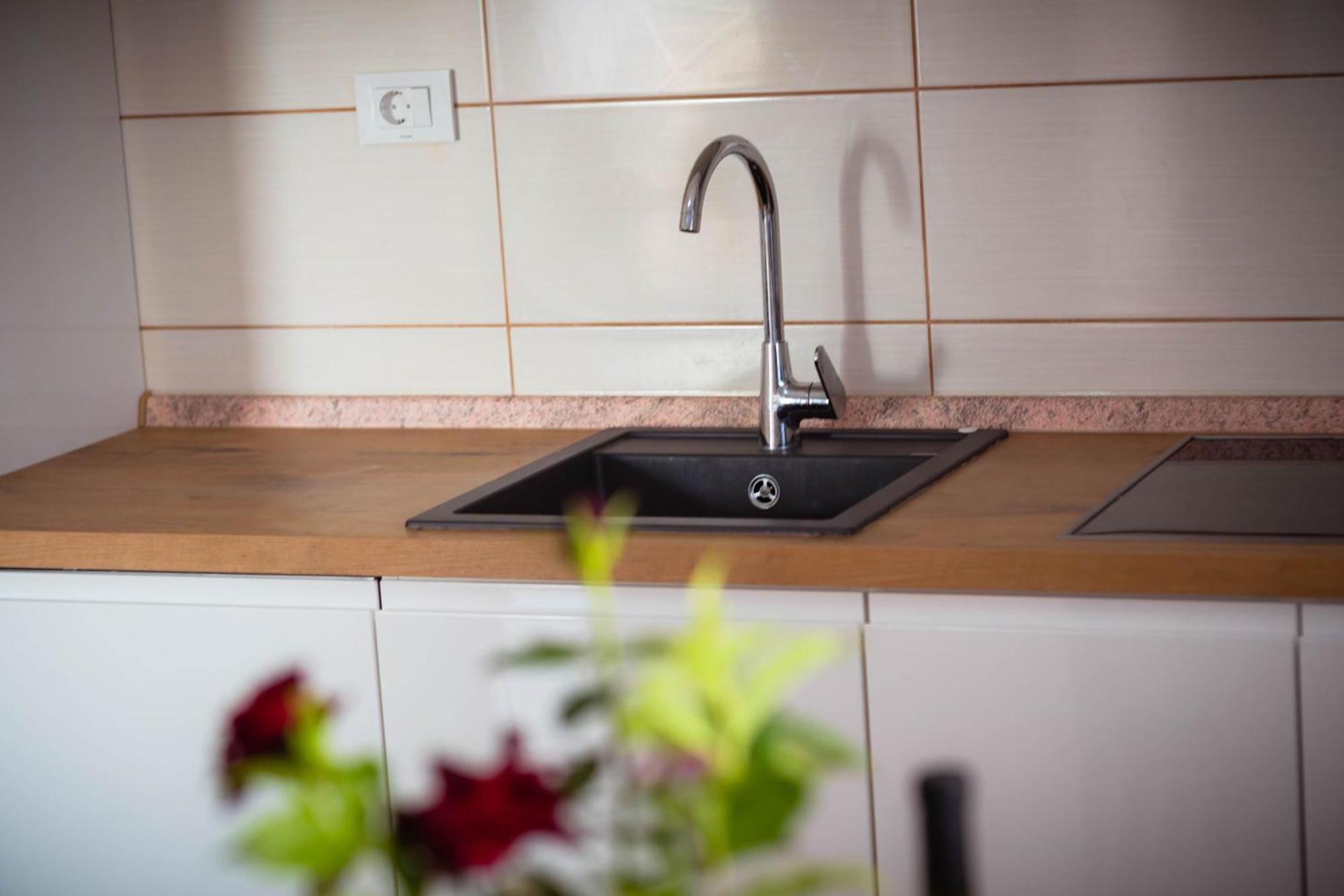 Apartmani Bare I Danica Grebastica Phòng bức ảnh