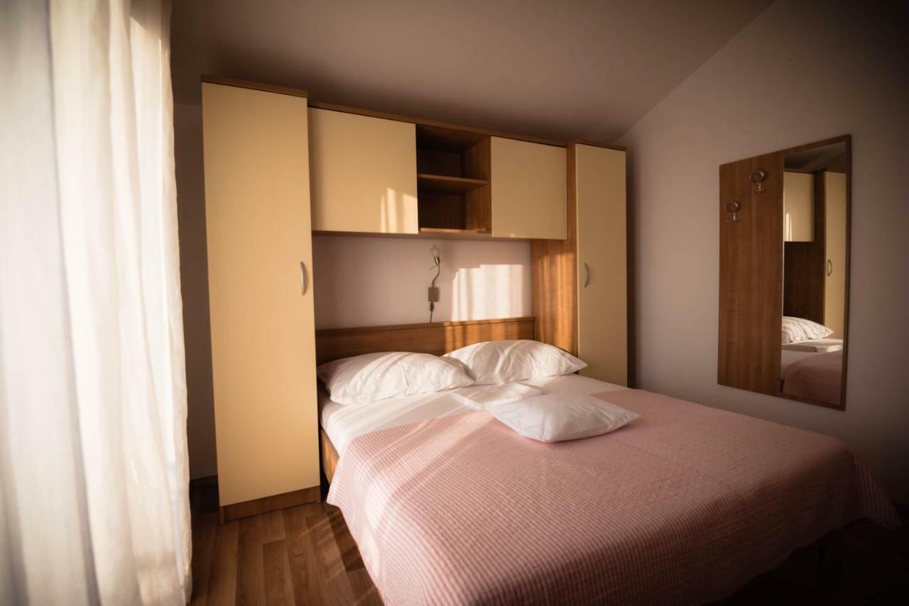 Apartmani Bare I Danica Grebastica Ngoại thất bức ảnh