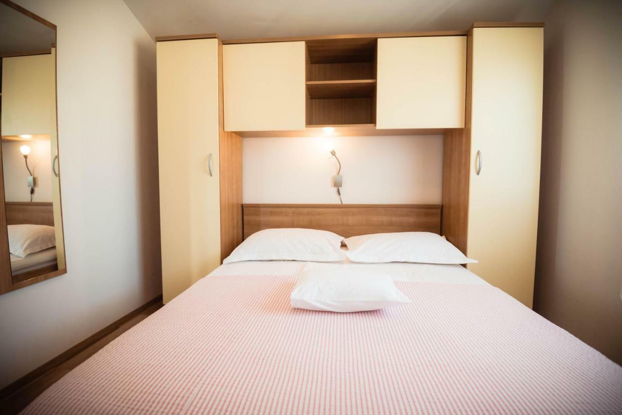 Apartmani Bare I Danica Grebastica Ngoại thất bức ảnh