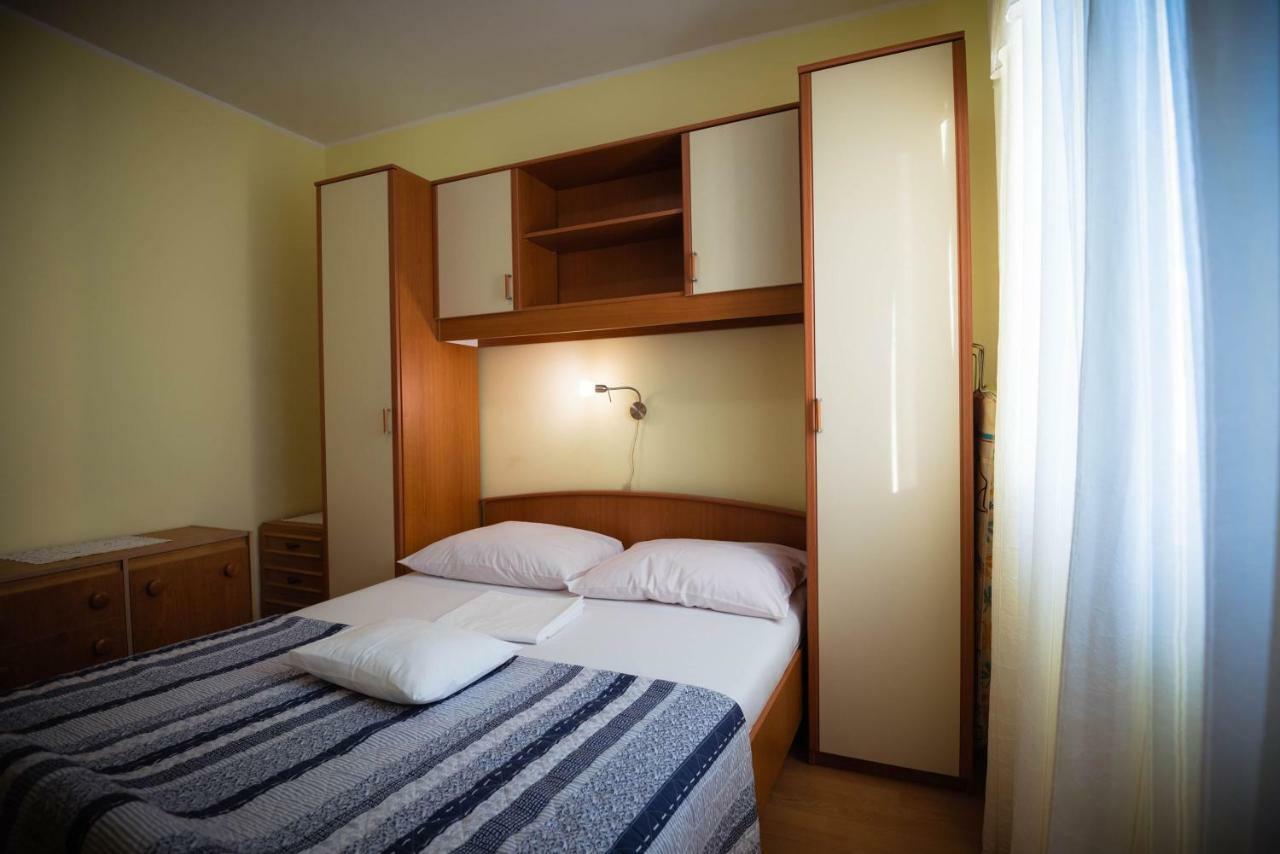 Apartmani Bare I Danica Grebastica Ngoại thất bức ảnh